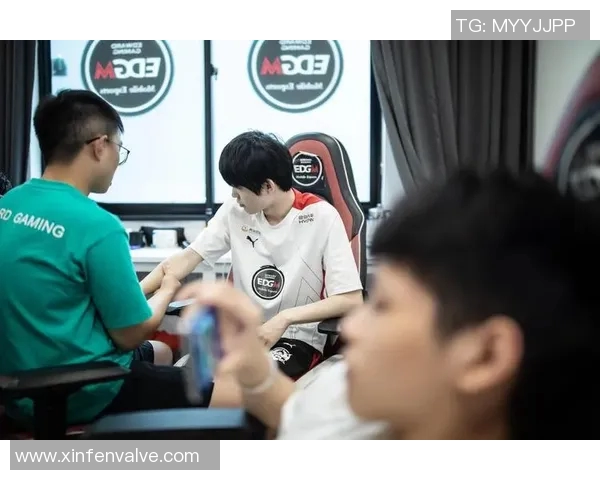 电竞新闻和平精英焦点EDG选手个人能力分析与团队协作的关系探讨